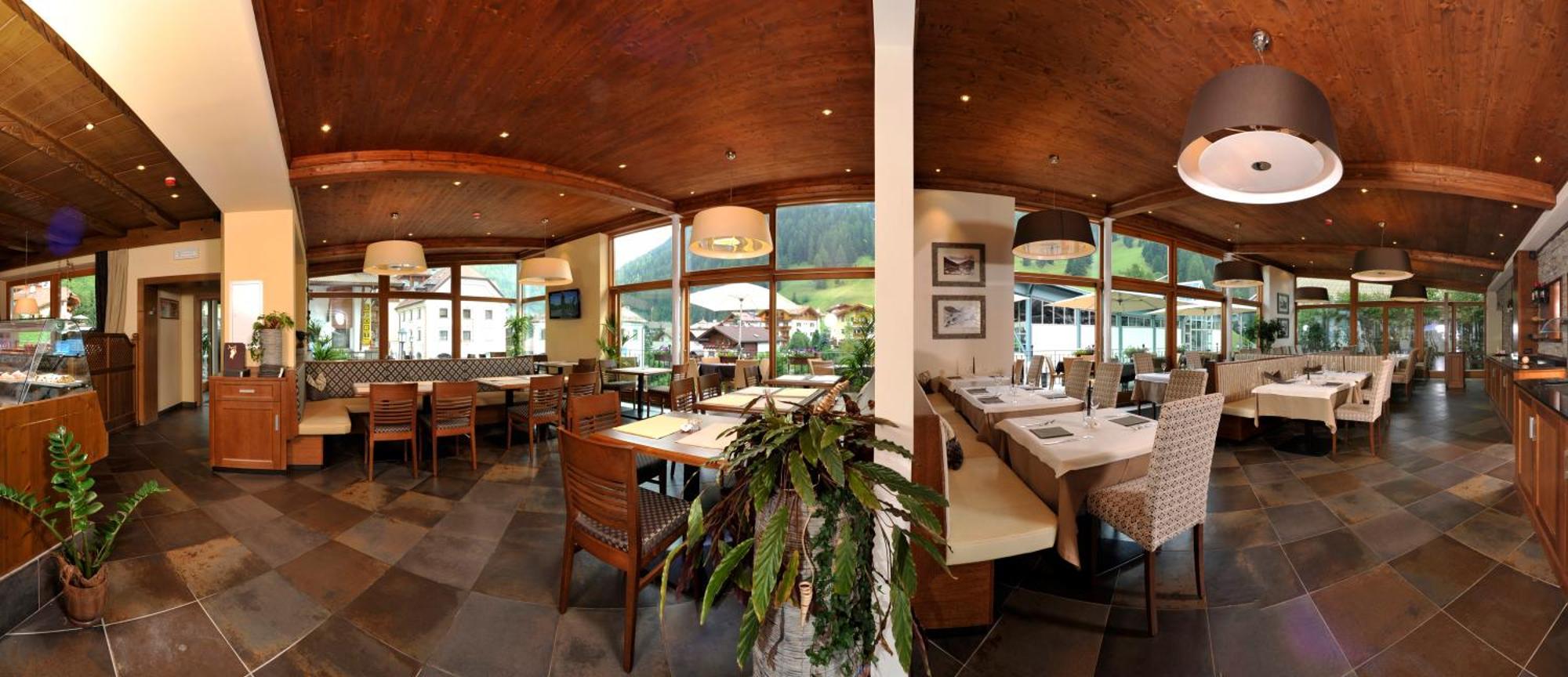 Hotel Europa Dolomites เซลวาดีวัลการ์เดนา ภายนอก รูปภาพ
