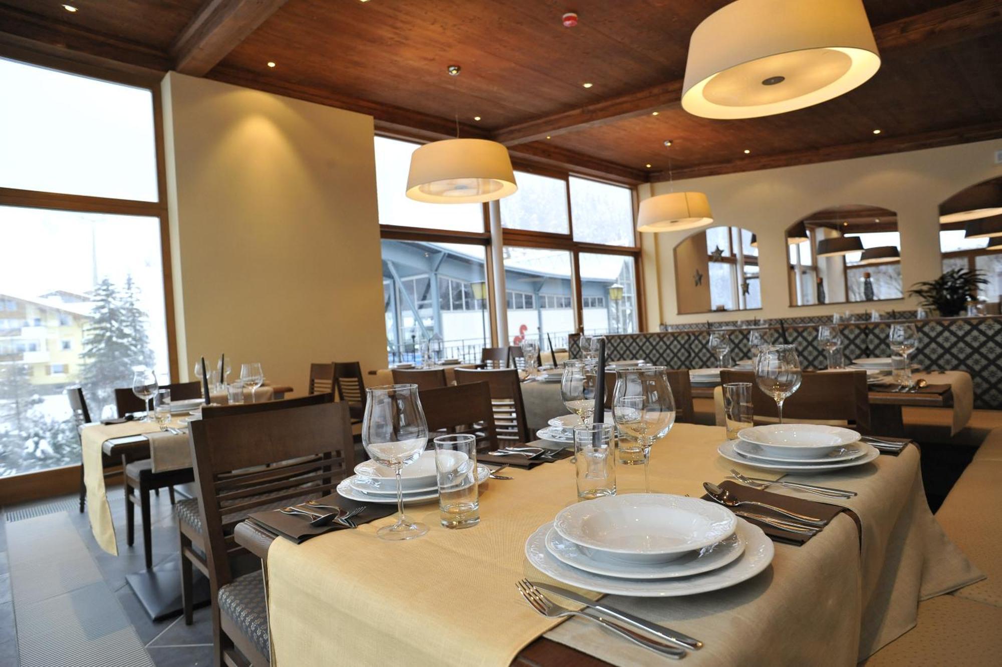 Hotel Europa Dolomites เซลวาดีวัลการ์เดนา ภายนอก รูปภาพ