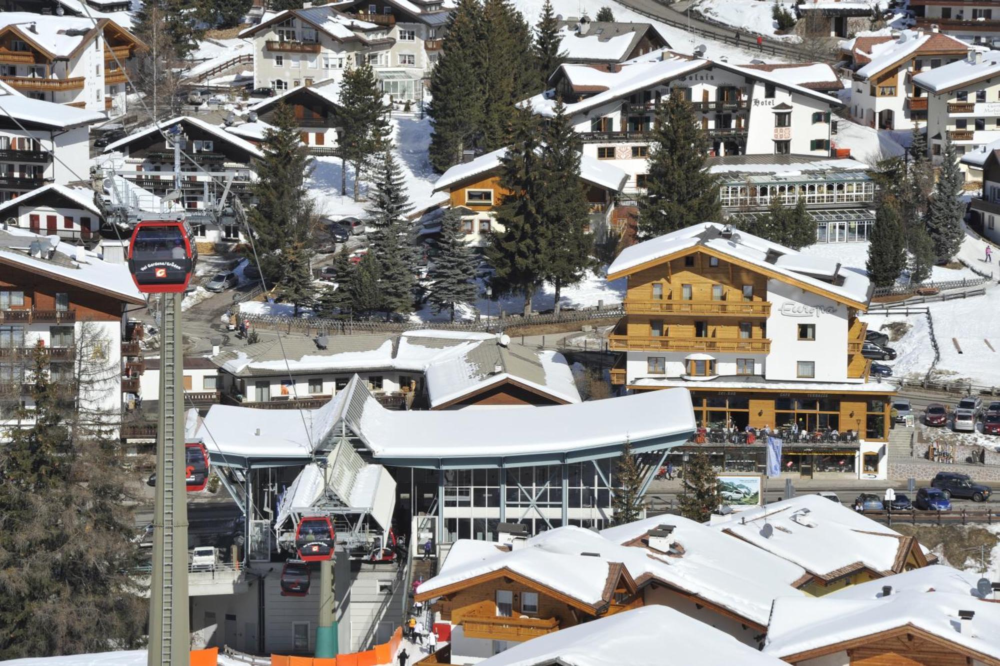Hotel Europa Dolomites เซลวาดีวัลการ์เดนา ภายนอก รูปภาพ