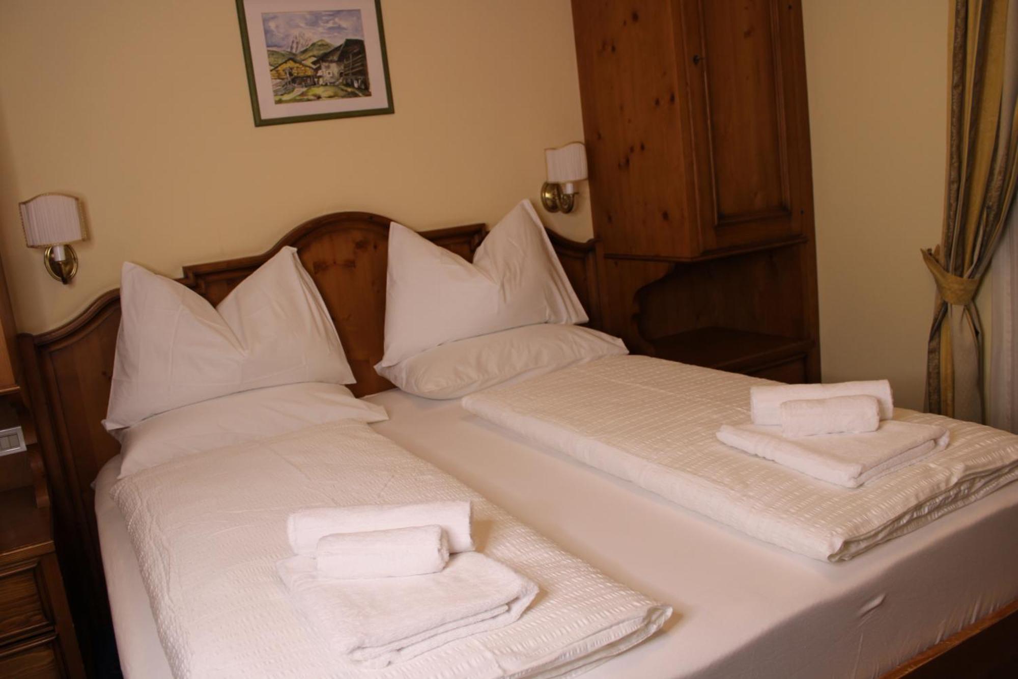 Hotel Europa Dolomites เซลวาดีวัลการ์เดนา ภายนอก รูปภาพ